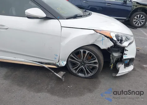 2016 Hyundai Veloster Turbo z USA, uszkodzony, nr VIN KMHTC6AE2GU297126